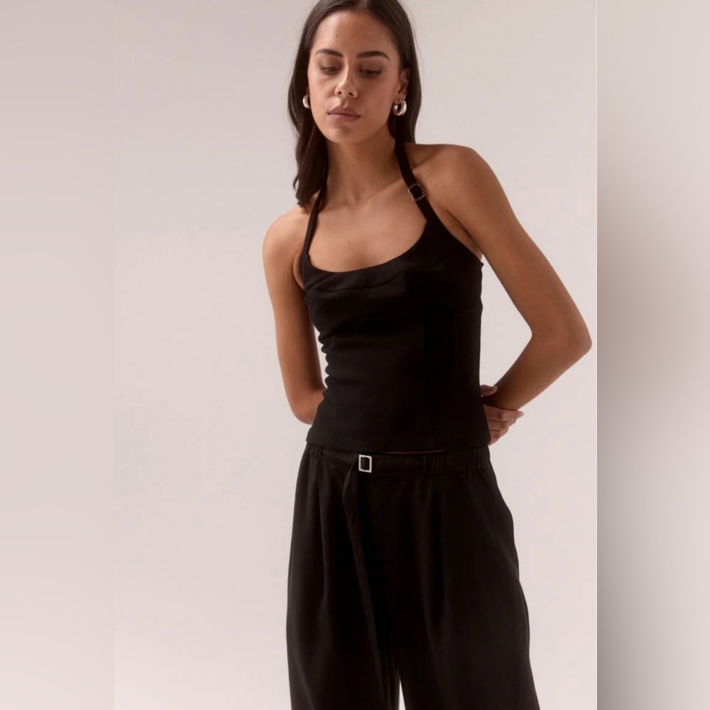 SOVERE Demi Top in Black - Picture 2 of 11